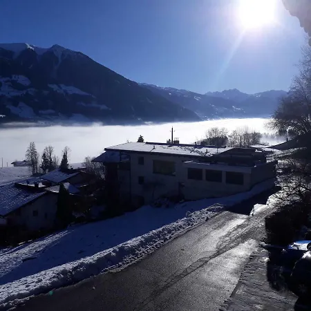 Evelyn Appartement *